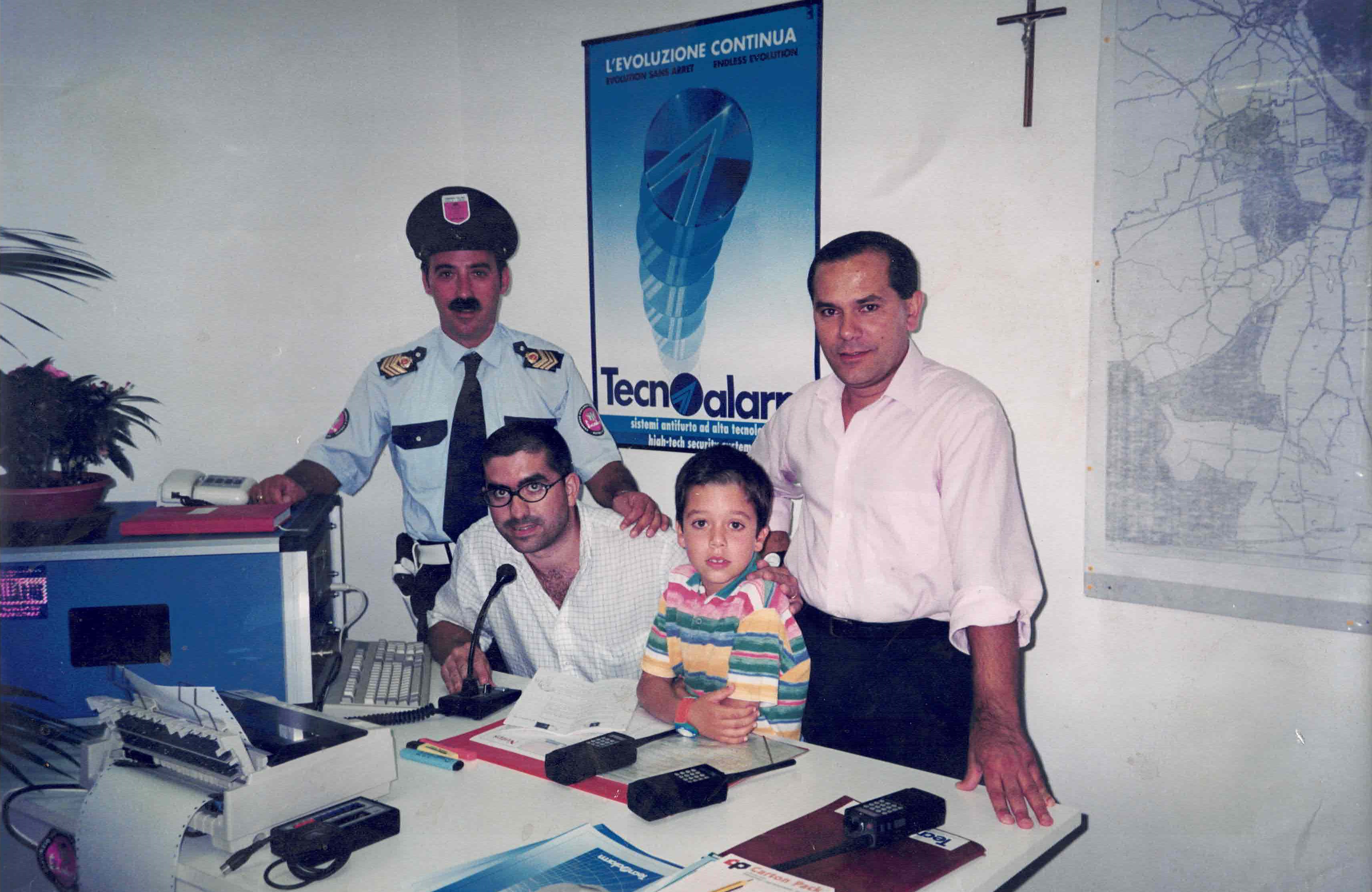 Foto storica del 1997 con i fondatori di Hi tech Security, azienda di sicurezza a Rutigliano.